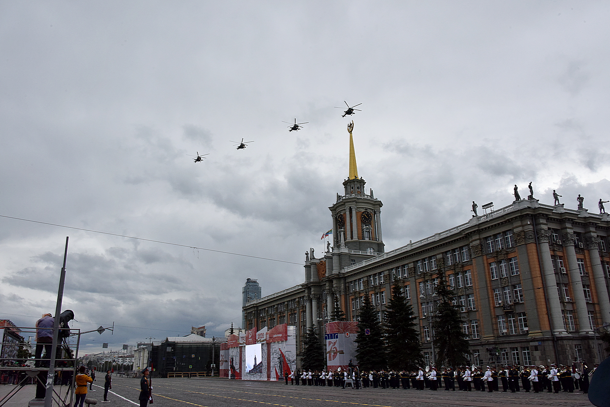 Парад Победы в Екатеринбурге: зрители посмотрели шествие военной техники и  ждут салют - «Уральский рабочий»